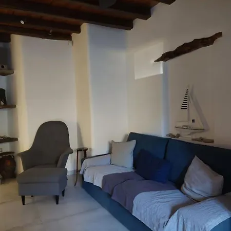 Eric's Retreat, Cosy, Spacious 60m2, Sunset View. * Parasporos
