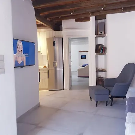 Eric's Retreat, Cosy, Spacious 60m2, Sunset View. Parasporos